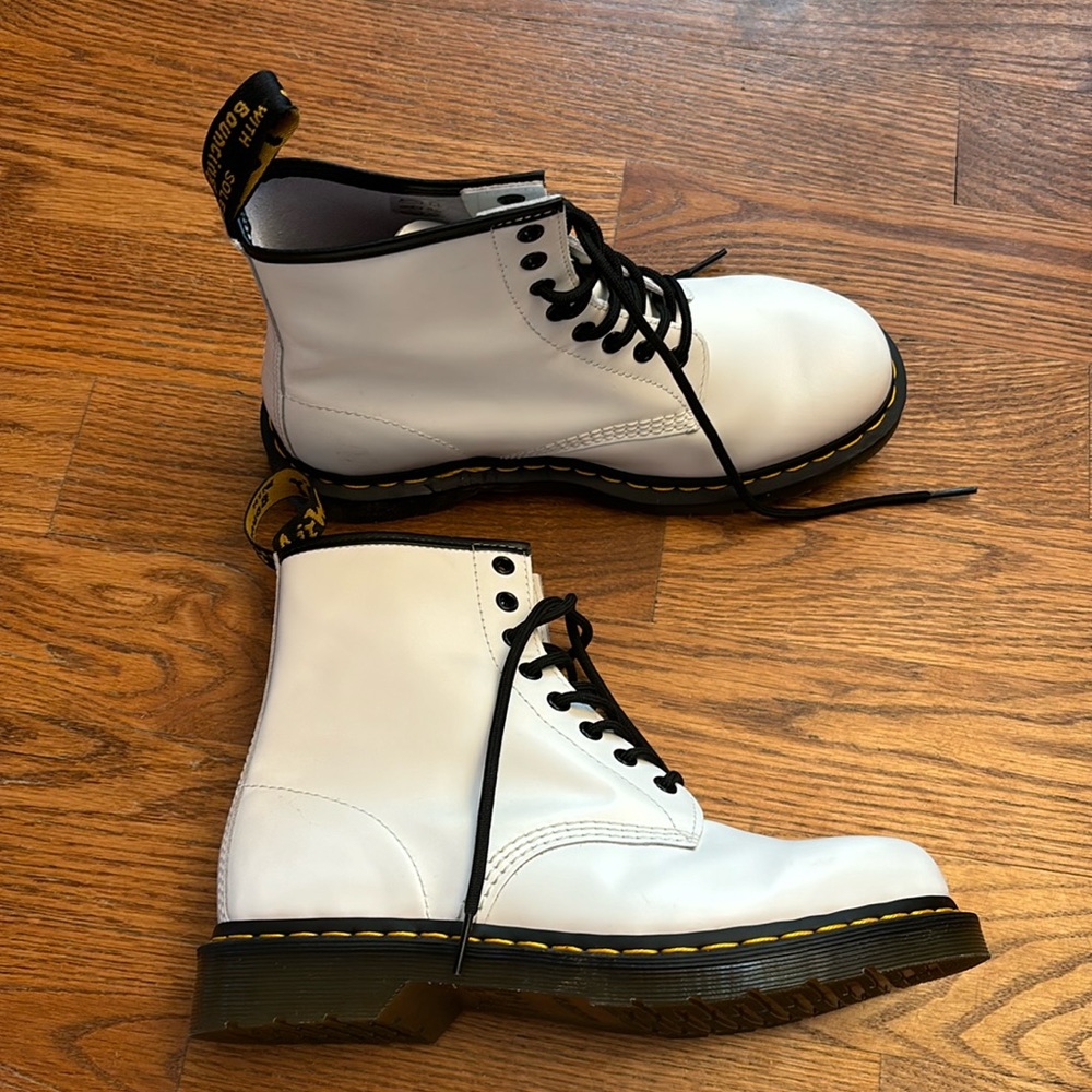 Dr. Martens white 1460 8 eye leather boots size 9 women / 8 men; new in box